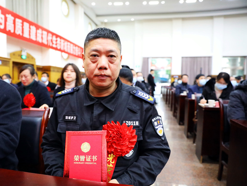 1.27日，李刚荣获泸州市纳溪区建设“平安中国树模县”先进小我私家.JPG